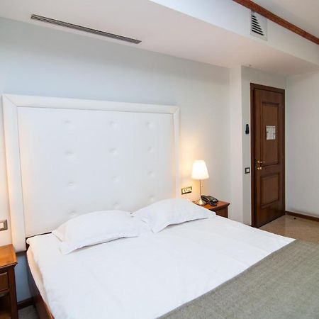 Dbh Bucharest Hotel Ngoại thất bức ảnh