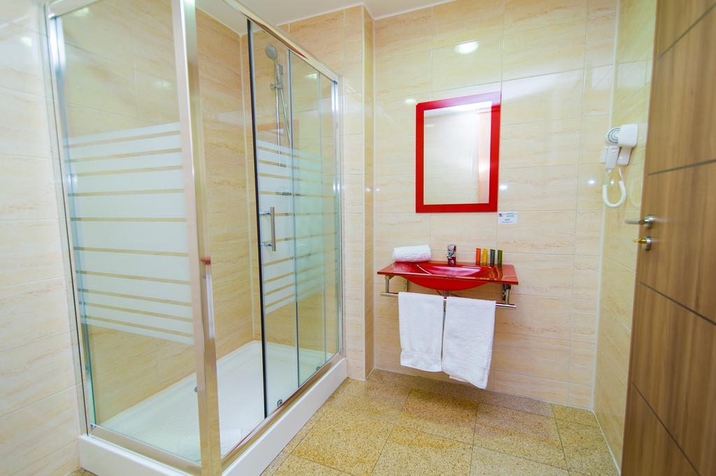 Dbh Bucharest Hotel Ngoại thất bức ảnh