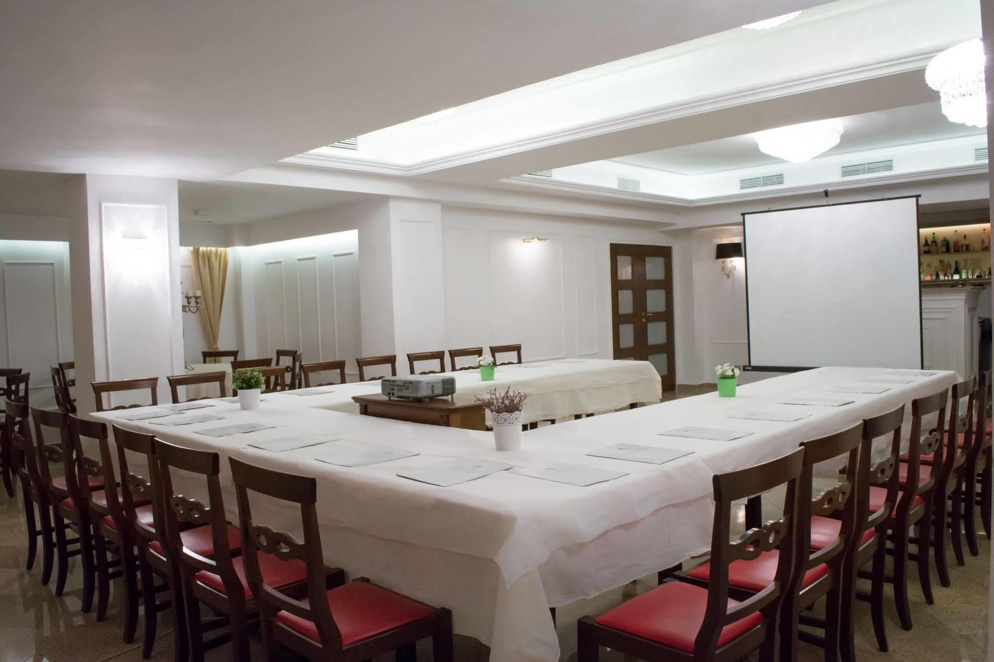 Dbh Bucharest Hotel Ngoại thất bức ảnh