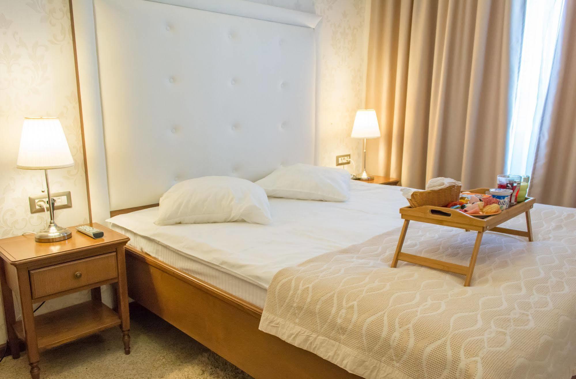 Dbh Bucharest Hotel Ngoại thất bức ảnh