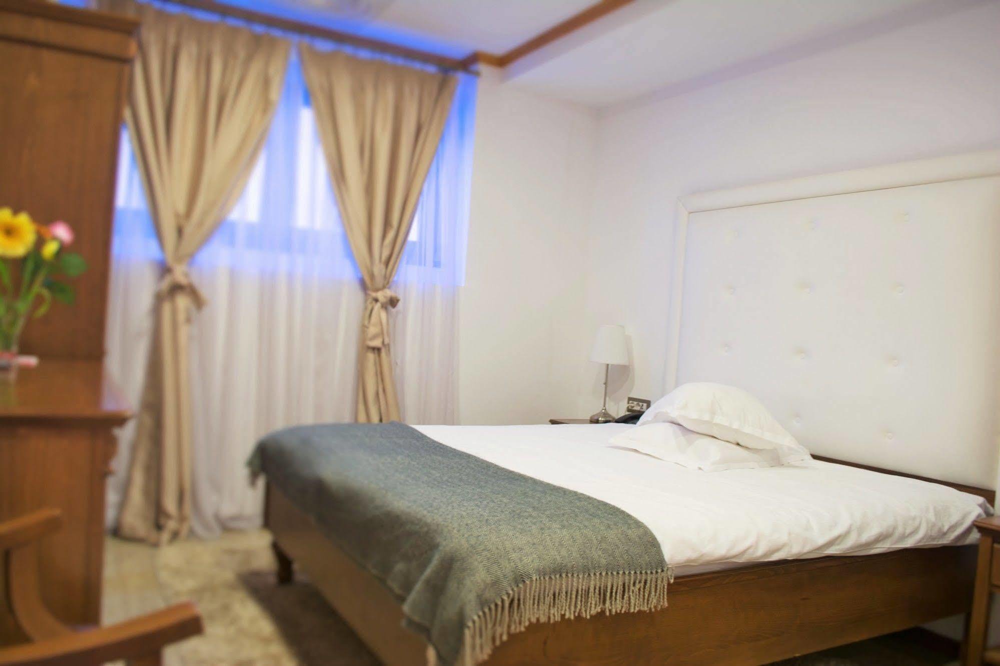 Dbh Bucharest Hotel Ngoại thất bức ảnh