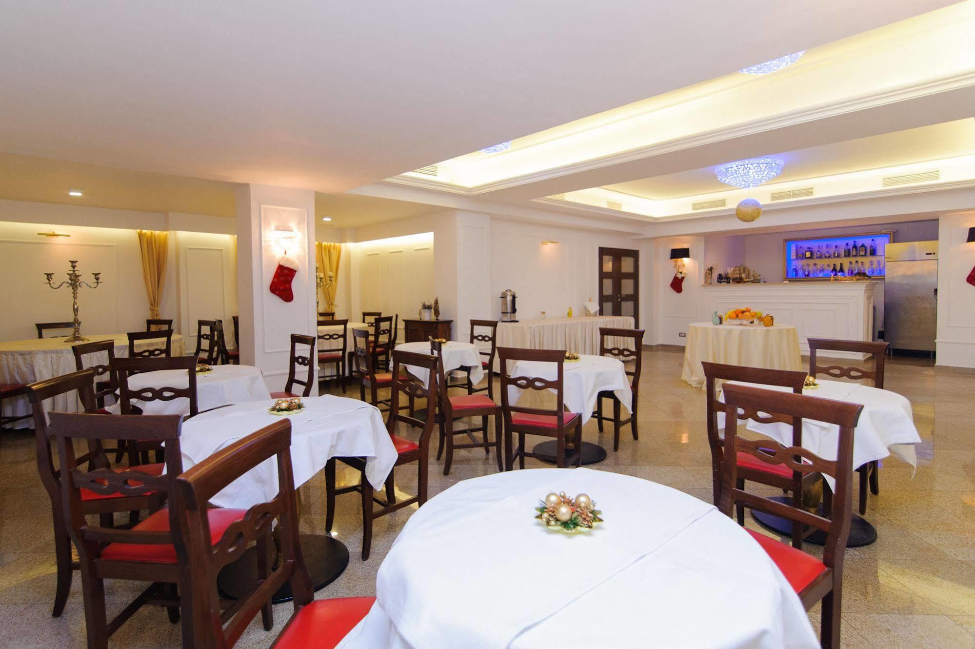 Dbh Bucharest Hotel Ngoại thất bức ảnh