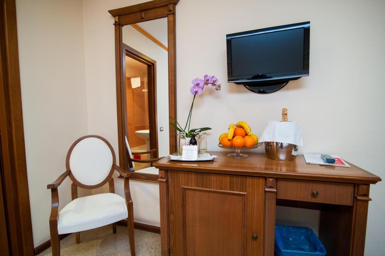 Dbh Bucharest Hotel Ngoại thất bức ảnh